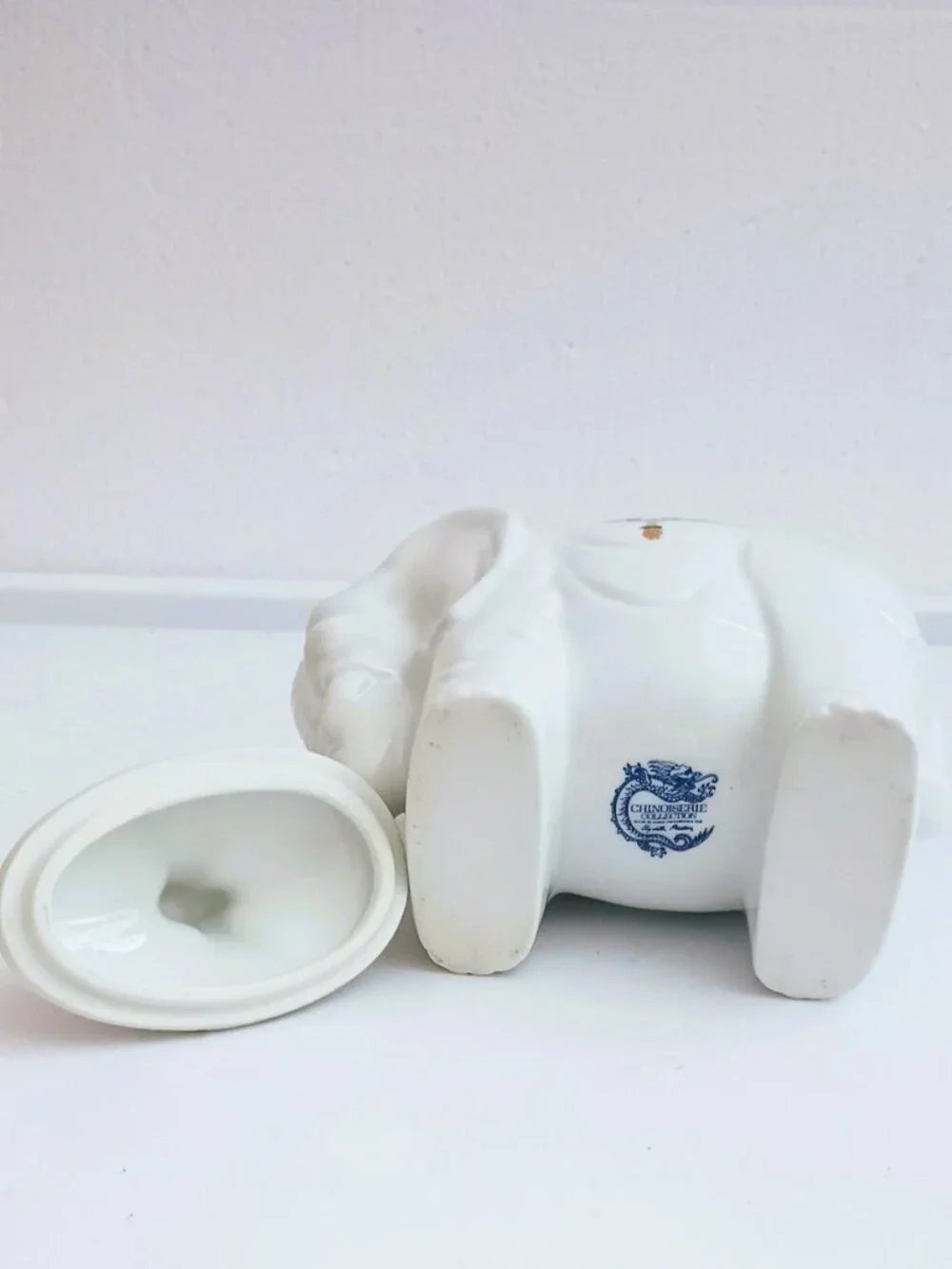 Elizabeth Arden Elephant Trinket Box Vtg White Porcelain Lidded Chinoiserie